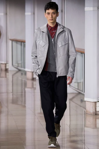 Look 10